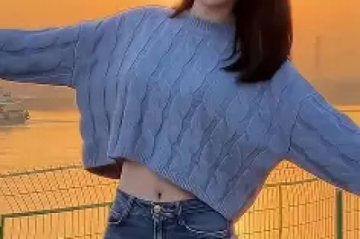 时隔10个月26岁女星回应蹲曾志伟双腿之间曾志伟真的被错骂了